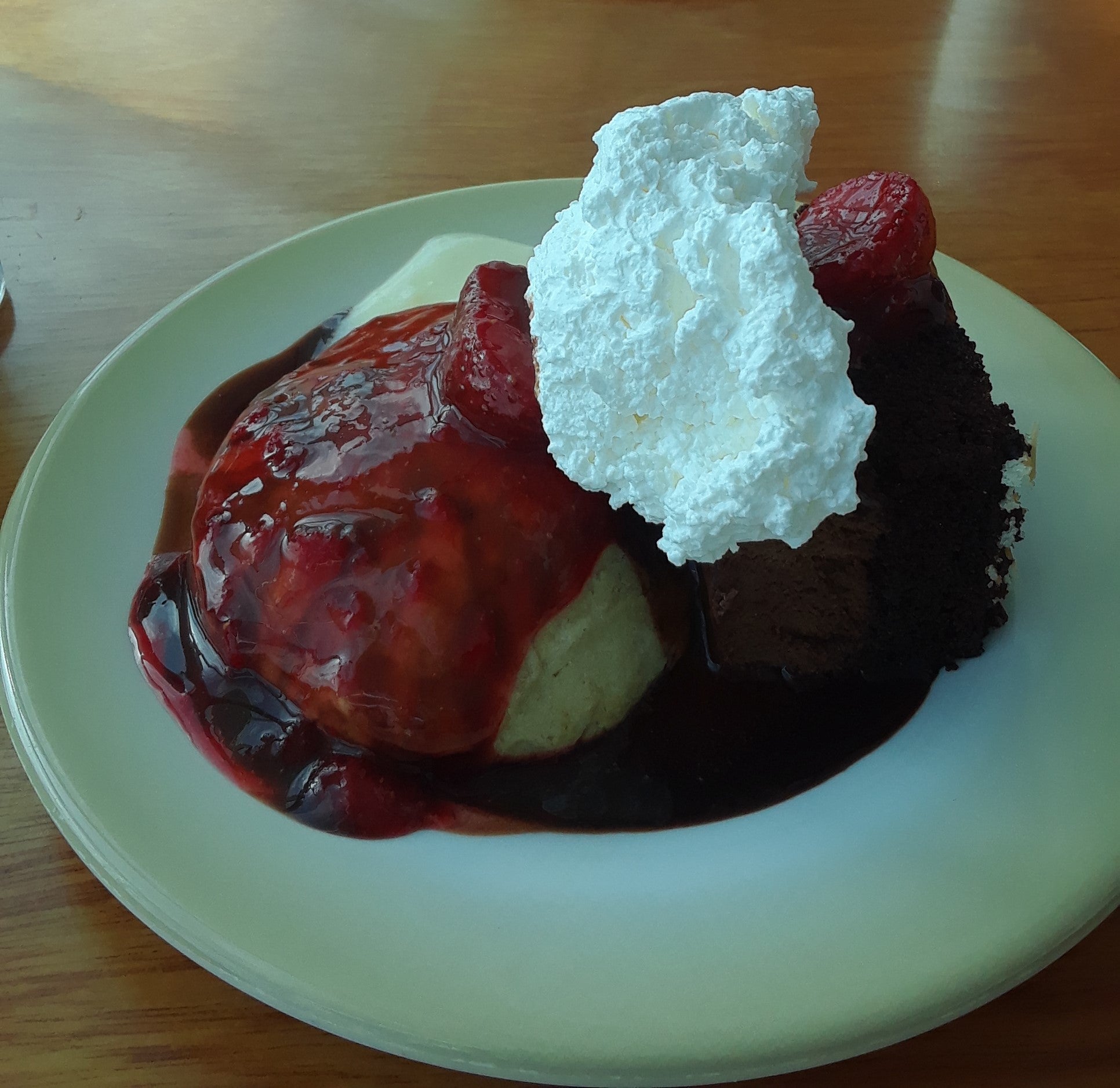 Calorie-Heavy Foods to Avoid on Cruise Ships (and What to Eat Instead + How to Burn It Off)